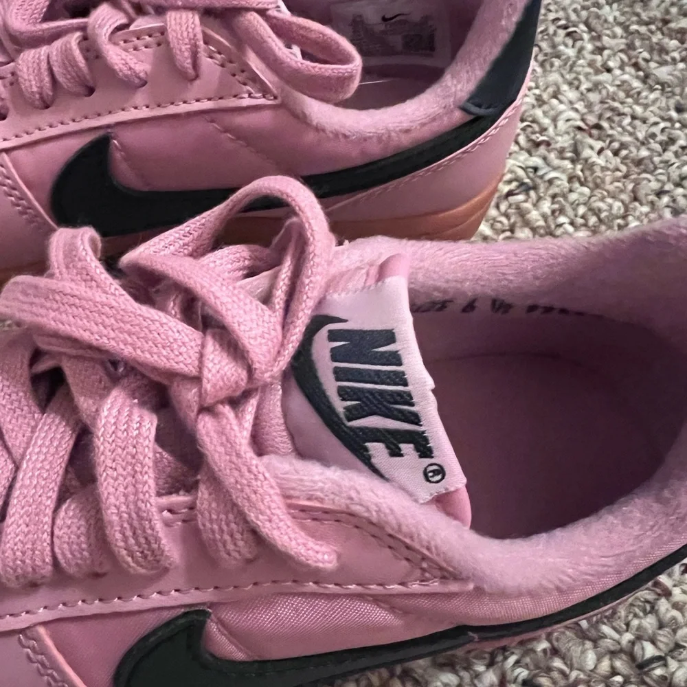 Brand new !!! Nike Women's Pink Sneakers - Picture 8 of 9